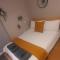 Alross studio flat / private bathroom - London