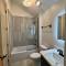 Chic Two-Bedroom Apartment on Camp St, New Orleans