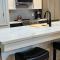 Chic Two-Bedroom Apartment on Camp St, New Orleans