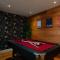 Airport Haven: Pool Table, Games Room, Sleeps 9 - Thorley