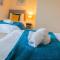 HILLTOP PLACE SUITES , Parkway M1 J33