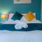 HILLTOP PLACE SUITES , Parkway M1 J33