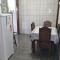 Casa com dois quartos,dois banheiros,sendo uma suíte,sala de estar cozinha e garagem - بوكوس دي كالداس