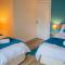 HILLTOP PLACE SUITES , Parkway M1 J33