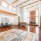 Seaside Art Gallery Loft Inspire Your Creativity with Breathtaking Views!