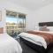 Highburys Peaceful Retreat with gas heated plunge pool
