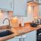 Bright & Central Apt - With Great Transport Links