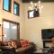Private Bright Modern Studio! Queen bed !