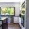 Flowering Gum House - Furry Friends Welcome