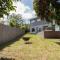 Flowering Gum House - Furry Friends Welcome