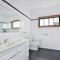 Tangerine - Pet Friendly - 3 Mins Walk to Beach