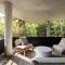 Moonrise - 4 BR designer home above Wategos Beach
