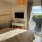 RÉF 231 - PORT-LOUIS appartement type 2 pleine vue Petite Mer avec terrasse, parking et garage dans résidence récente - Пор-Луи