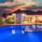 Villa Pattaya Hill, Free Electricity, minutes from Beach and Pattaya