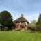 Old Wharf Cottage - Riverside Living with Pool - Wraysbury