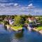 Old Wharf Cottage - Riverside Living with Pool - Wraysbury