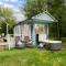 Art Studio - Connect to Nature in the Hot Tub at Cosy Studio