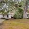 Bright Jekyll Island Home with Deck Less Than 1 Mi to Beach - Wyspa Jekyll
