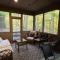 Woodshores Retreat - cozy retreat, hot tub, Lk MI - Coloma