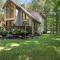 The Starlit Cabin - Luxury Escape in Heart of Pocono Mountains - 2 Fireplaces, Firepit, Coffee Bar, Gym - Blakeslee