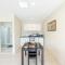 14A Grafton St - Pet friendly studio with air con and wi-fi