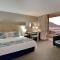 Lagoon Beach Hotel & Spa