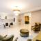 Luxe Central Apartment