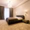 Luxe Central Apartment