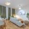 Sage Stay by the Train, We Pay Half Your Parking, Sleeps 10 and Central to Tons of Eating Spots and Nightlife