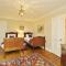 Elegant 3-Bedroom Ramsay Garden Apartment in Edinburgh City Centre