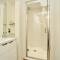 Elegant 3-Bedroom Ramsay Garden Apartment in Edinburgh City Centre