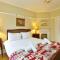 Elegant 3-Bedroom Ramsay Garden Apartment in Edinburgh City Centre