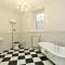 Elegant 3-Bedroom Ramsay Garden Apartment in Edinburgh City Centre