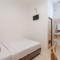 Urbanview Hotel De Breeze Kemang Jakarta by RedDoorz