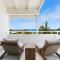 Chic Beachside Abode, Sunrise Beach