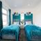 Stunning Bolton Abode - Cinema Experience - Parking