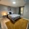 Comfy Lower Lvl Apt with Jetted Tub Near Uptown and UNC - Шарлотт