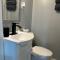 Comfy Lower Lvl Apt with Jetted Tub Near Uptown and UNC