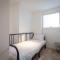 Daniels 3BR and Maid's Room in Five Palm with Garden View - Dubaj