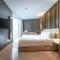 Daniels 3BR and Maid's Room in Five Palm with Garden View - Dubaj