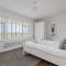 Stunning Property Seaviews, Private Pool & Parking