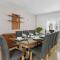 Stunning Property Seaviews, Private Pool & Parking