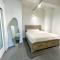 Modern Loft in DTLA - Rooftop Pool & Free Parking! - Los Angeles