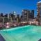 Modern Loft in DTLA - Rooftop Pool & Free Parking!