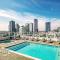 Modern Loft in DTLA - Rooftop Pool & Free Parking! - Los Angeles