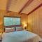 Crestline Cabin Mountain Views and Fire Pit!