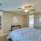 Pet-Friendly Conroe Hideaway with Porch and Fire Pit - ذا وودلاندس