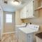 Pet-Friendly Conroe Hideaway with Porch and Fire Pit - ذا وودلاندس