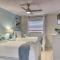 Aqua Blue! Only 1 Mile to the Beach! Heated Pool, Fenced in Yard & Pet Friendly! - 那不勒斯