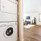 Chic 3BR Modern Home - Wi-Fi - Netflix - Sleeps 8!